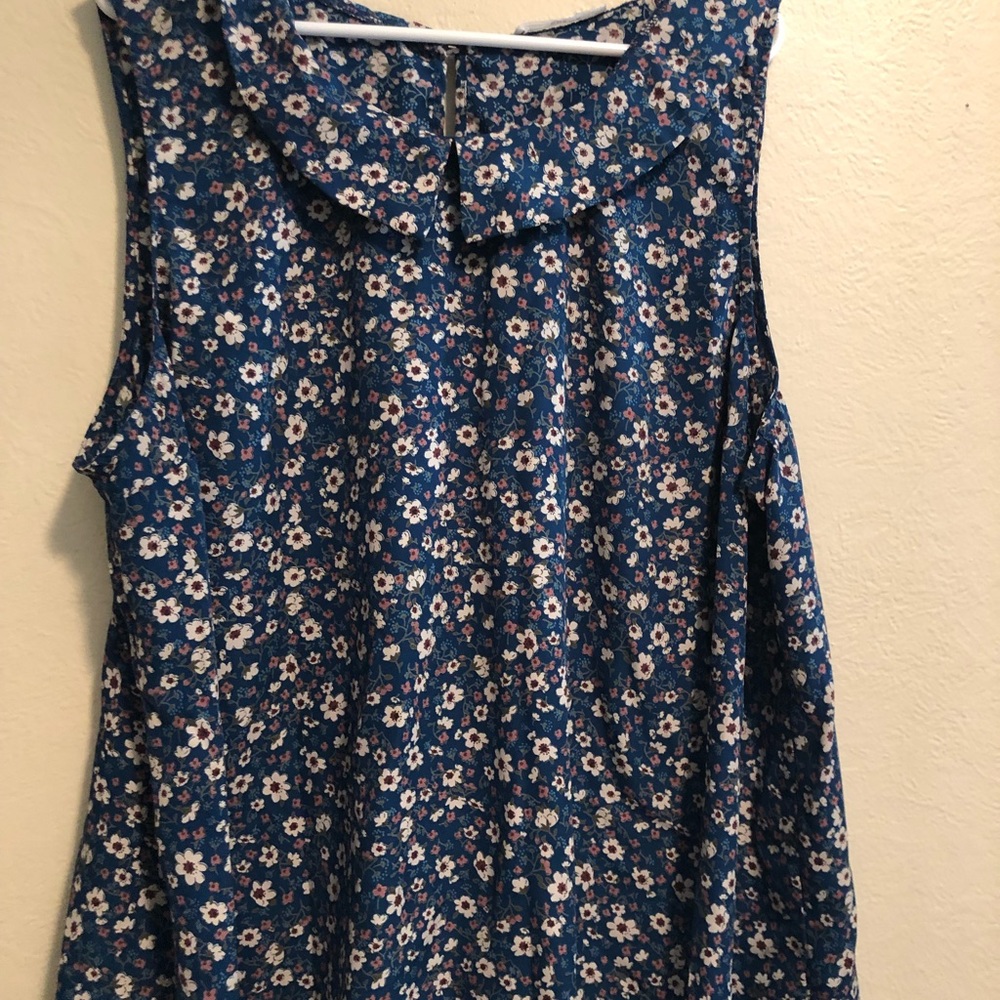 Poema sleeveless floral print w/ Peter Pan collar